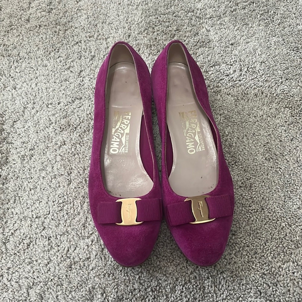 Fuchsia Ferragamo Vara Pumps